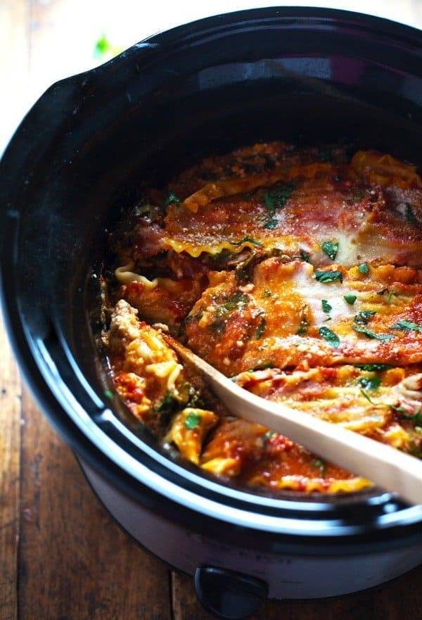 Super Easy Skinny Veggie Crockpot Lasagna - a handful of simple ingredients for a healthy family dinner. | https://sunn-kropp.today