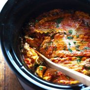 Super Easy Skinny Veggie Crockpot Lasagna - a handful of simple ingredients for a healthy family dinner. | https://sunn-kropp.today